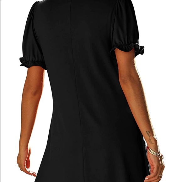 Casual V-neck black midi black dress with puffy sleeves and pockets! Size XL. - Picture 3 of 7